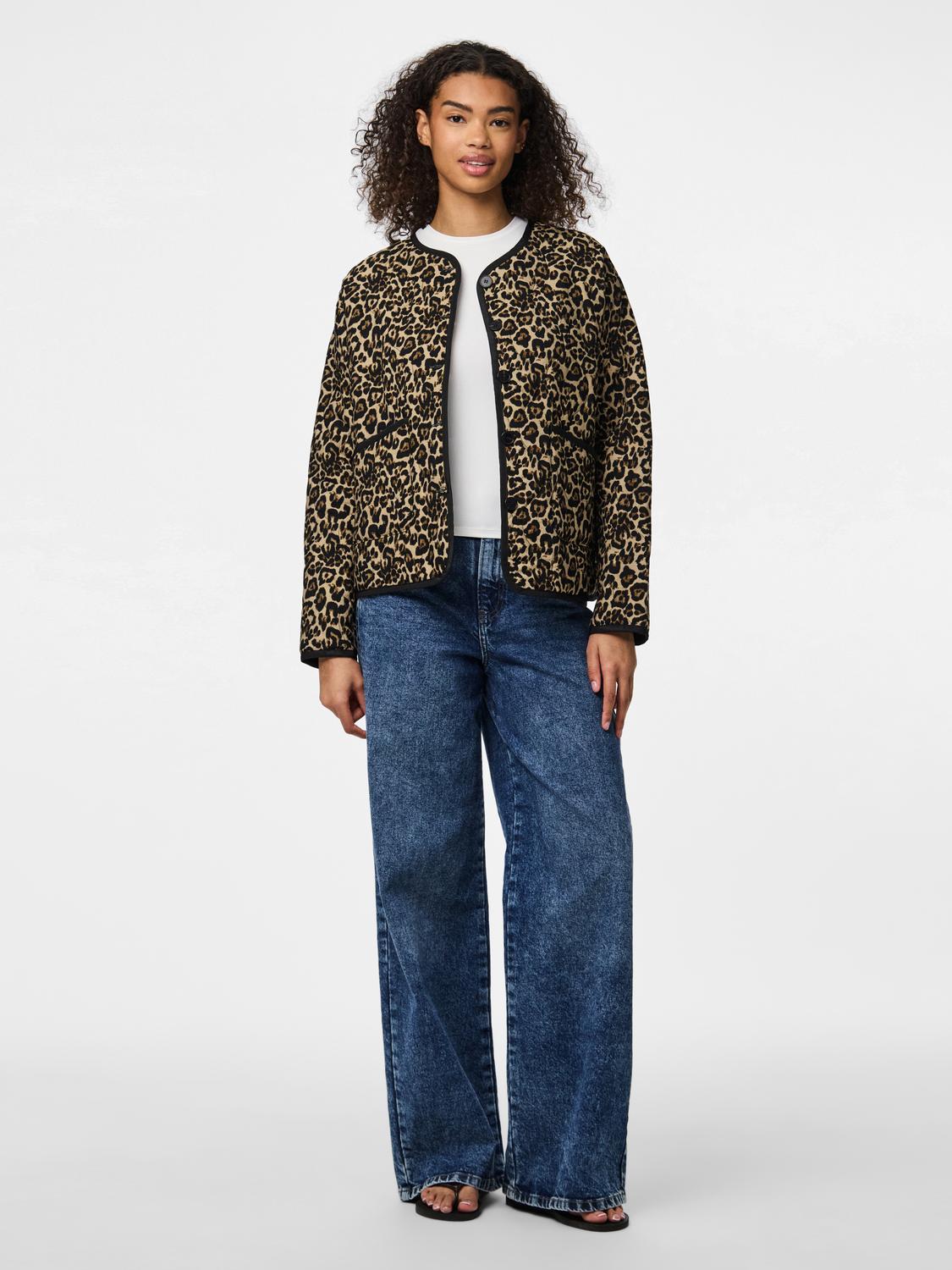 model_shot-front_full